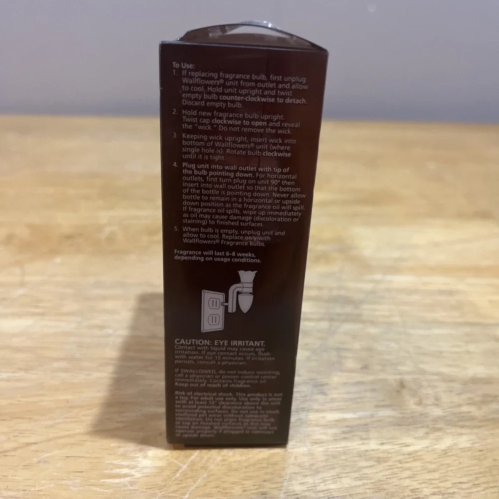 Bath & Body Works Vanilla Noir Wallflowers Refill Bulbs 2ct New in Box! - Picture 3 of 3